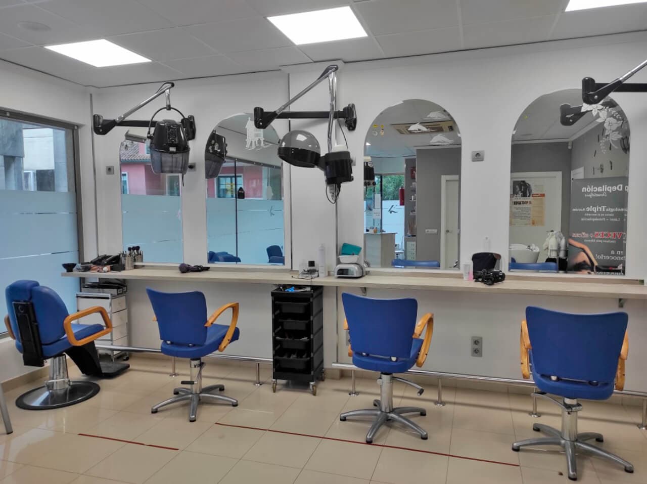 Centro de peluquería y estética en Combarro