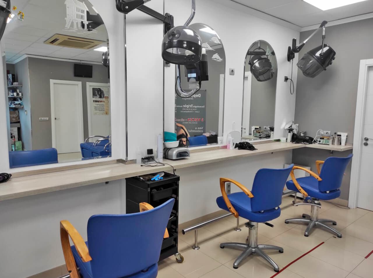 Centro de peluquería y estética en Combarro